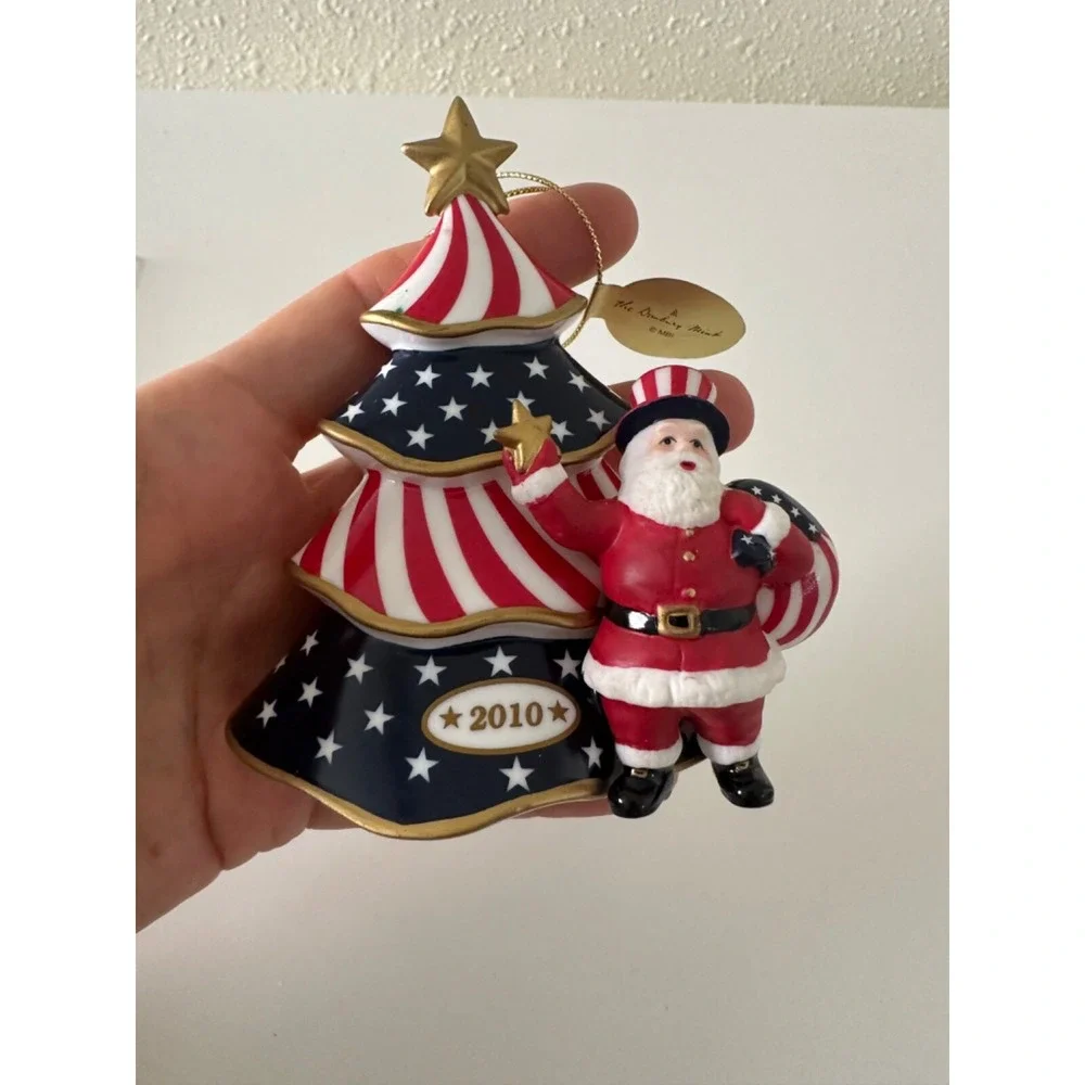 Danbury Mint celebrate holiday